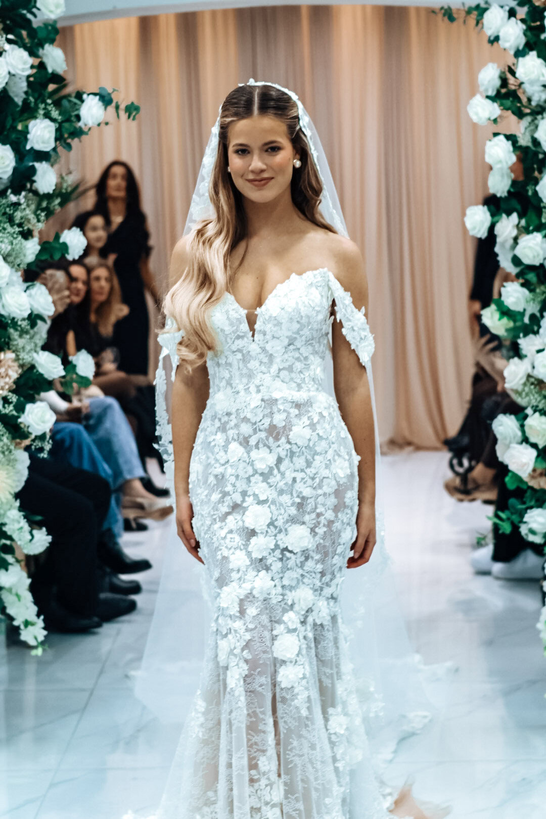 Foto van de afgelopen Alberto Axu bruidsshow