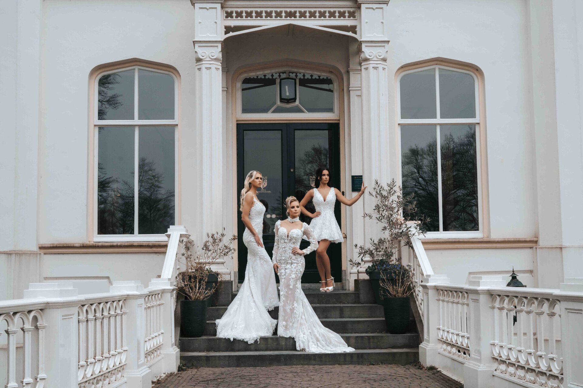 Modellen in trouwjurken op de Alberto Axu bruidsshow